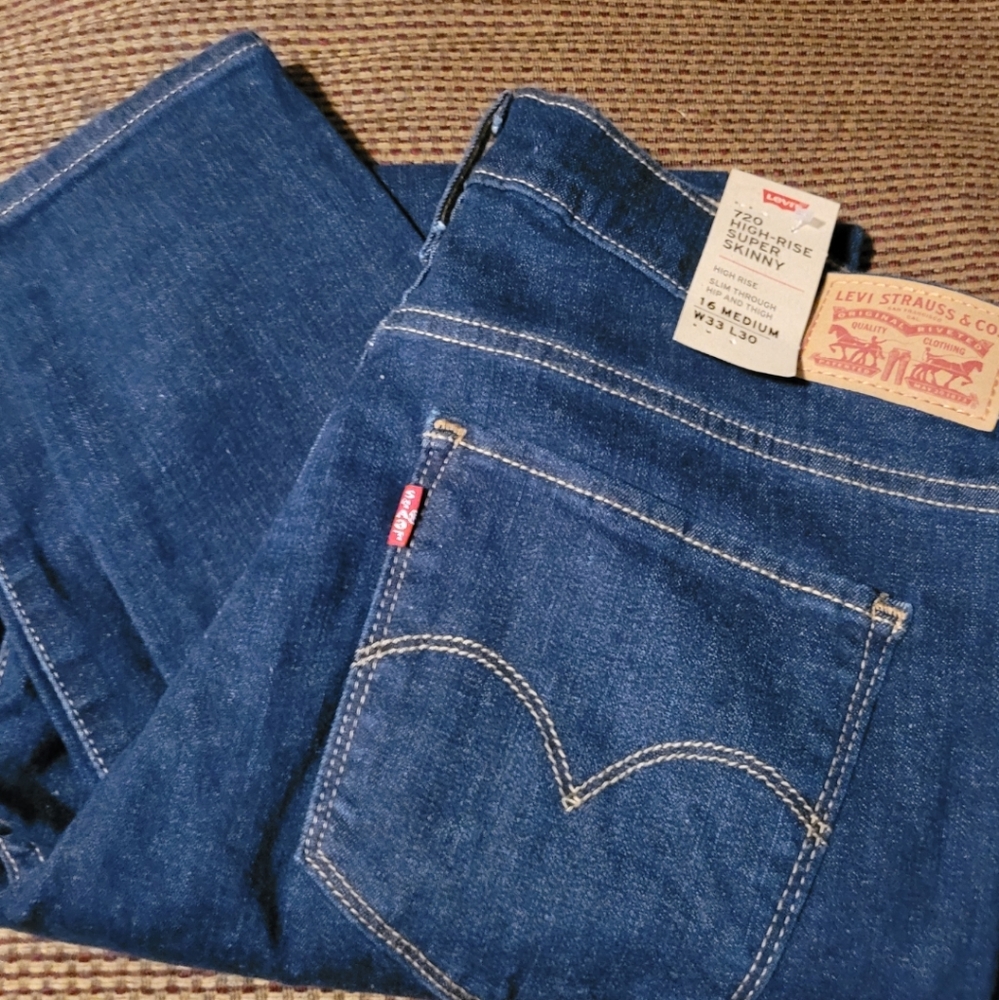 Womans levi 720 jeans NWT! Sz16m.